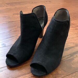 Black peek toe botties 10M